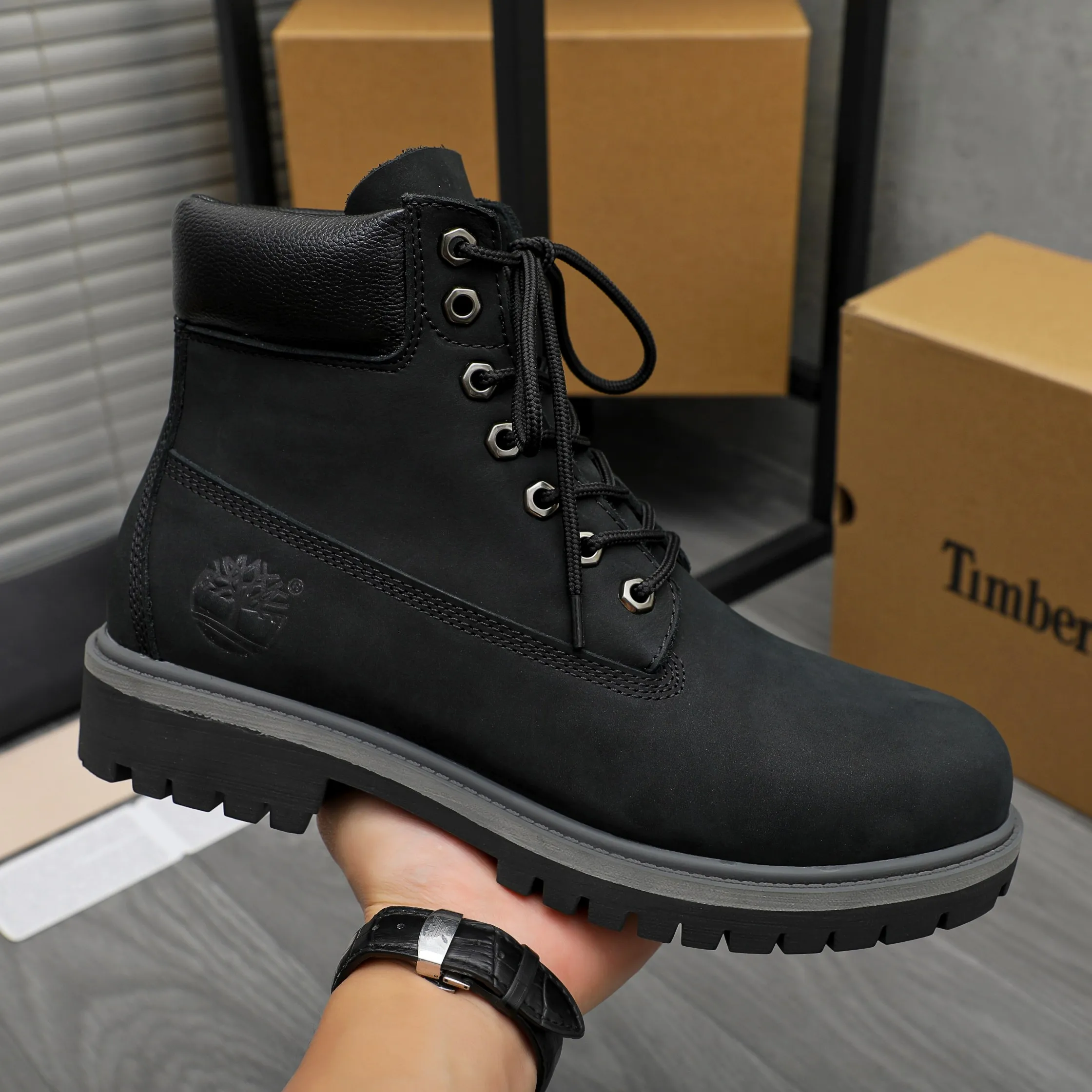 Men's shoes 💰p480 Product trademark: LV "Louis Vuitton" business lace-up high-top men's shoes Regular size: 38-44 Product material: Selected frosted cowhide upper, leather lining, original rubber outsole